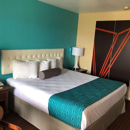 ฮาวเวิร์ด จอห์นสัน บาย วินด์แฮม ร็อกกี้ฮิลล์ Hotel ภายนอก รูปภาพ