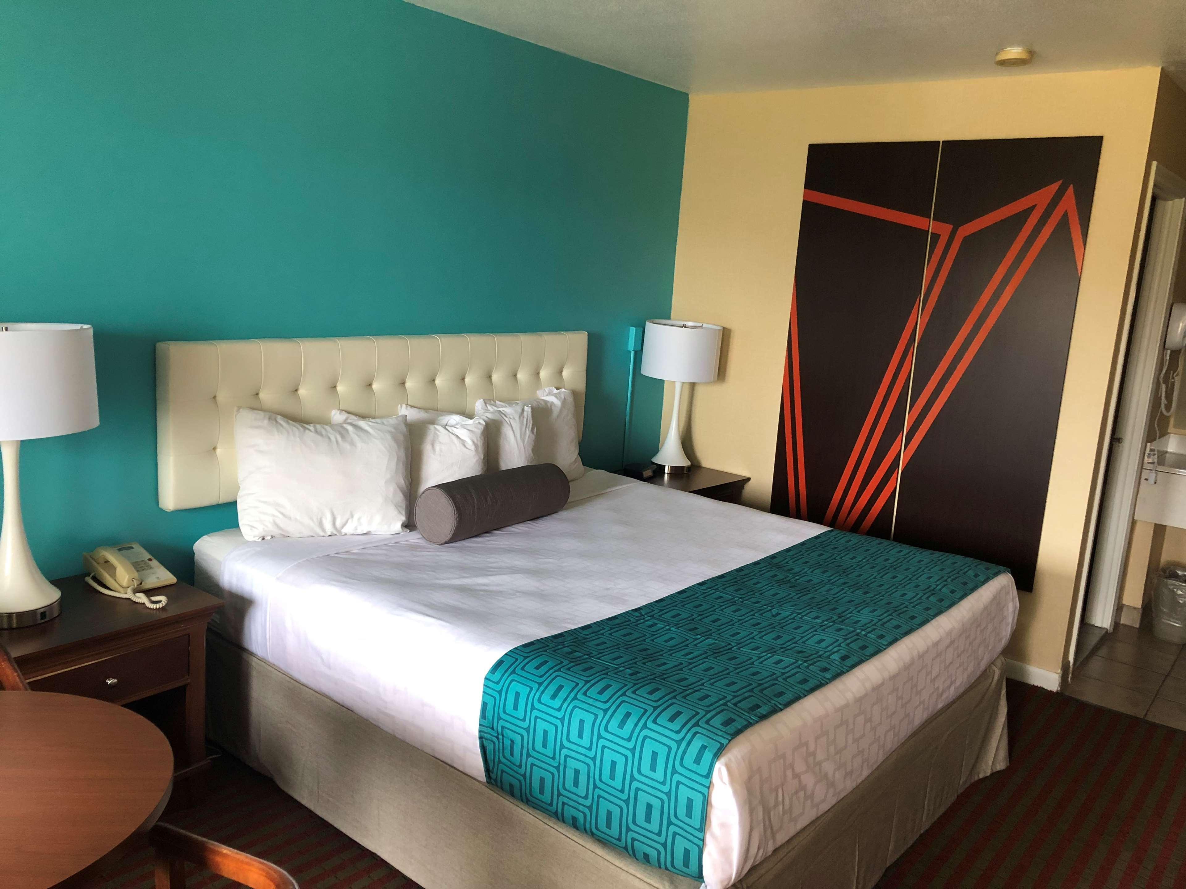 ฮาวเวิร์ด จอห์นสัน บาย วินด์แฮม ร็อกกี้ฮิลล์ Hotel ภายนอก รูปภาพ